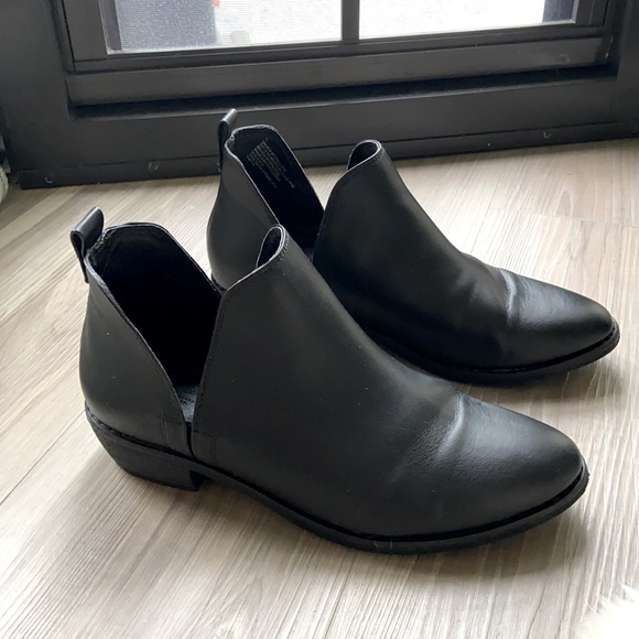 Open Ankle Flat Faux Leather Booties - Picture 1 of 3